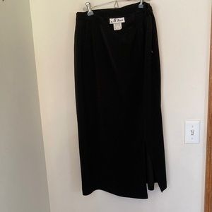 N Touch Black Skirt with Slit Size 16